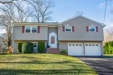 50 Henry St, Succasunna, NJ 07876