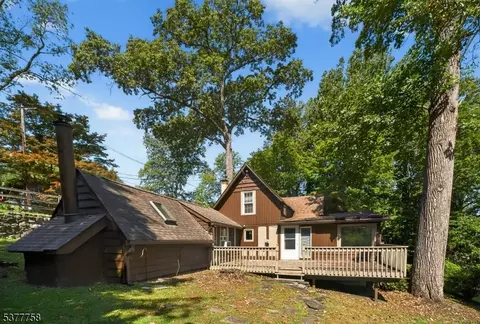 46 Glenside Trl, Sparta, NJ 07871