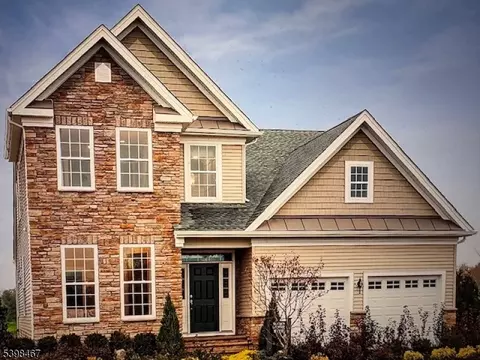 84 Drake Way, Flanders, NJ 07836