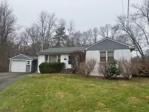41 Eaton Ct, Berkeley Heights, NJ 07922