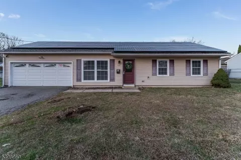 13 Filmore St, Washington, NJ 07882