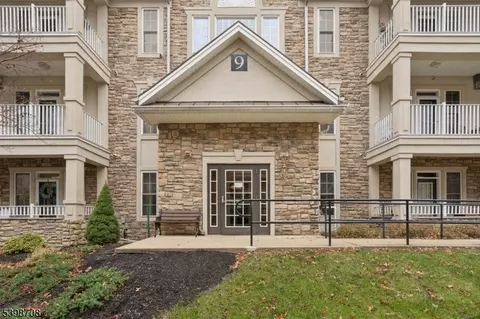 911 Holly Ln #11, Cedar Grove, NJ 07009