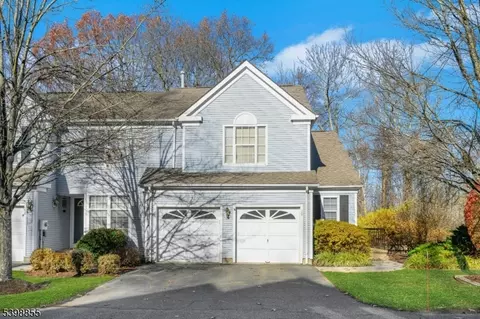 10 Rushmore Ln, Hackettstown, NJ 07840
