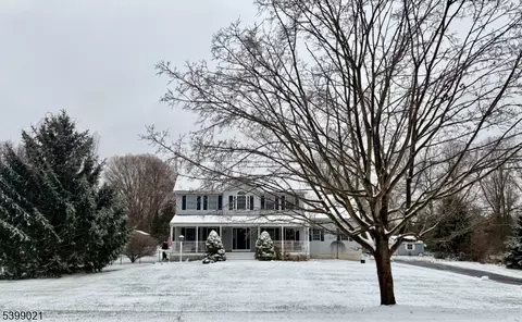 12 Patricia Ln, Lafayette, NJ 07848