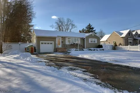 17 Garden Pl, Pompton Plains, NJ 07444