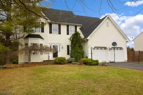 77 Shippen Rdg, Oxford, NJ 07863
