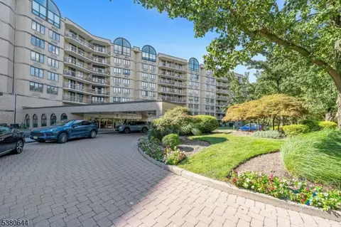 10 Smith Manor Blvd #105, West Orange, NJ 07052