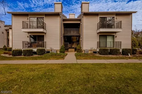 17 Sam Bonnell Dr #17, Clinton, NJ 08809
