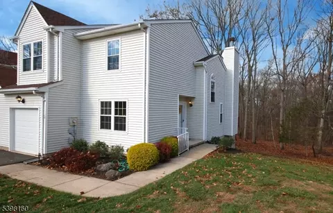 34 Iroquois Trl, Branchburg, NJ 08876