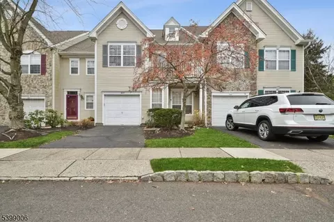 32 Mayflower Dr, Basking Ridge, NJ 07920