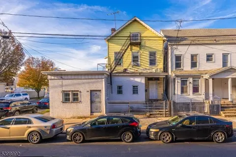 80 4th St, Elizabeth City, NJ 07206