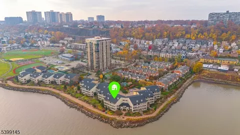 1225 River Rd #7D, Edgewater, NJ 07020