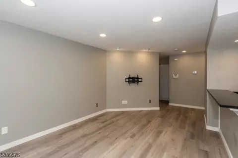 32 Sam Bonnell Dr, Clinton, NJ 08809 photo 5