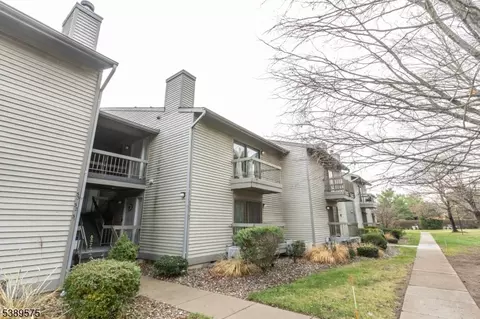 32 Sam Bonnell Dr, Clinton, NJ 08809