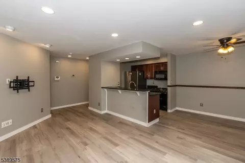 32 Sam Bonnell Dr, Clinton, NJ 08809 photo 4