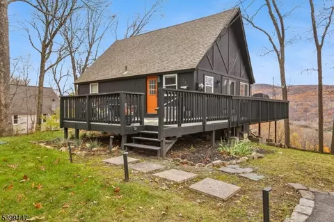 24 Peach Tree Rd, Vernon, NJ 07462