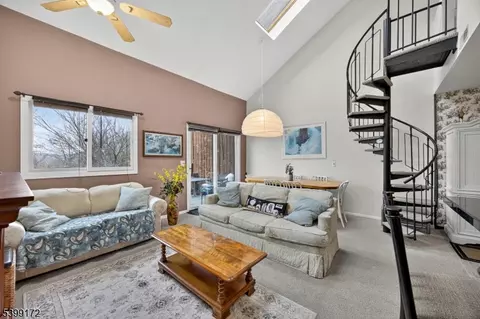 2 Sunrise Dr 6 #6, Vernon, NJ 07462
