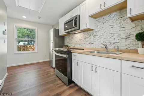 57 Riverlawn Dr, Wayne, NJ 07470