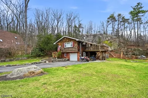 529 Tranquility Dr, Highland Lakes, NJ 07422