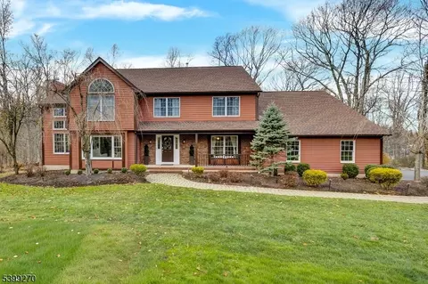 17 Knollwood Ter, Randolph, NJ 07869