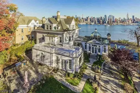 1 Hamilton Ave, Weehawken Twp, NJ 07086