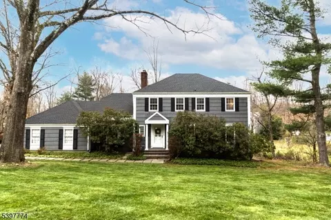6 Rolling Hill Dr, Morristown, NJ 07960