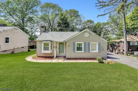 76 Hillside Rd, Sparta, NJ 07871