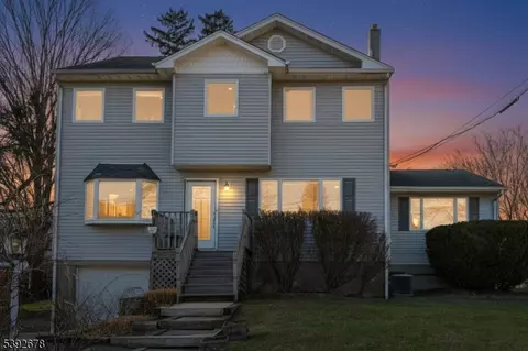 8 Tyler Pl, Hewitt, NJ 07421