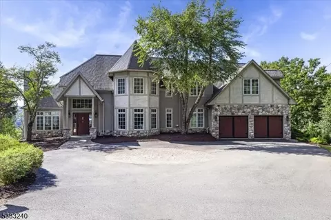 15 Laurel Ter, Sparta, NJ 07871