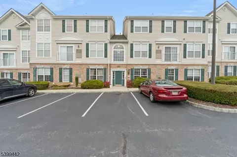 223 Windmill Ct, Phillipsburg, NJ 08865