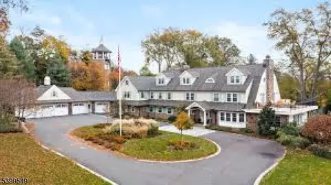 6 Farmstead Rd, Caldwell, NJ 07006