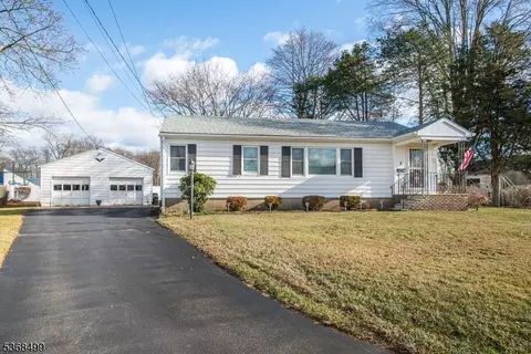 1 Mekeel Dr, Succasunna, NJ 07876