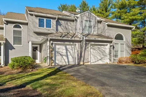 77 Meadow Pond Rd, Hamburg, NJ 07419