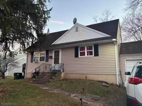 52 Hawthorne Dr, Somerset, NJ 08873