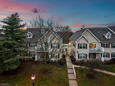 420 Azalea Ter #420, Branchburg, NJ 08876