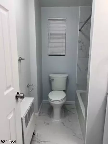 13 Carolyn Ter #A, Roselle, NJ 07203
