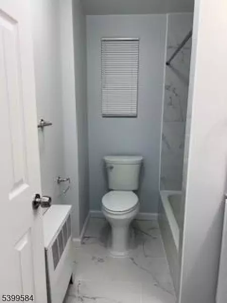 13 Carolyn Ter #A, Roselle, NJ 07203