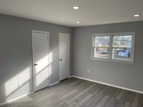 57 Greenbrook Rd, Middlesex, NJ 08846 photo 9