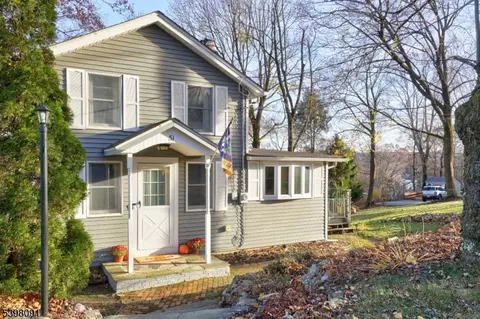 31 Highland Ave, Stanhope, NJ 07874