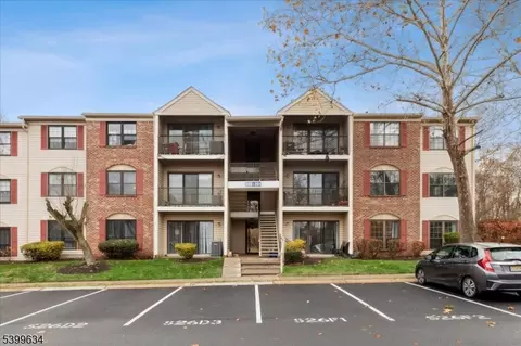 255 Hampshire Ct, Piscataway, NJ 08854
