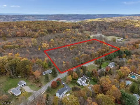 117 E Springtown Rd, Washington Twp, NJ 07853