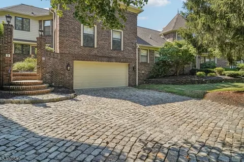 2 Casper Ct, Florham Park, NJ 07932