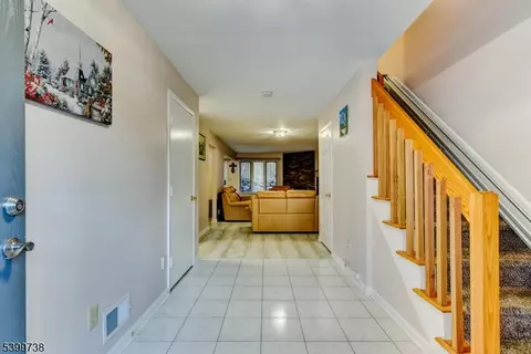 6 Hansen Pl, Wayne, NJ 07470 photo 4