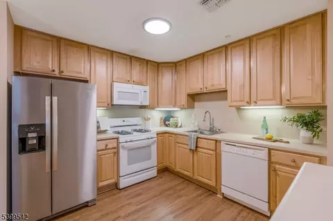 110 Barrister Dr, Butler, NJ 07405