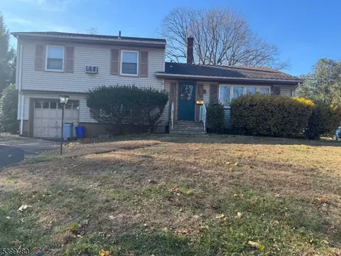 11 Pierce Ave, Cresskill, NJ 07626
