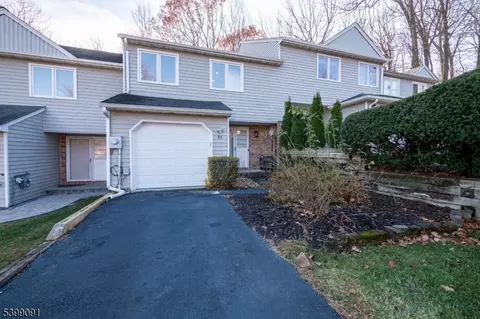 84 Stockton Ct, Morris Plains, NJ 07950