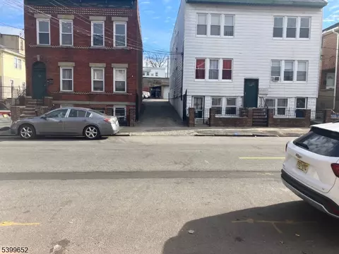 639 N 8th St, Newark, NJ 07107