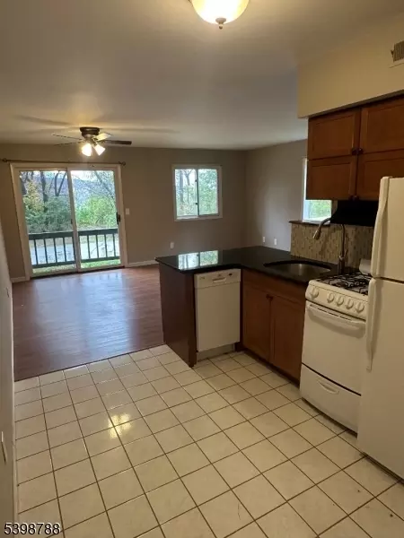 1 Snowbird Ct #9, Vernon, NJ 07462