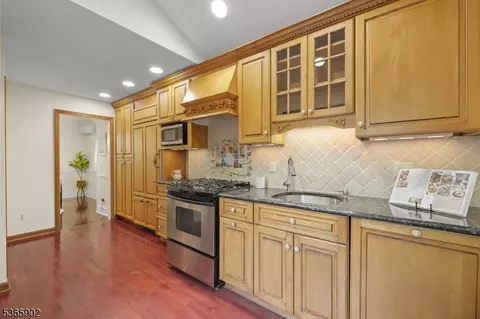 72 Meadowbrook Rd, Short Hills, NJ 07078 photo 17