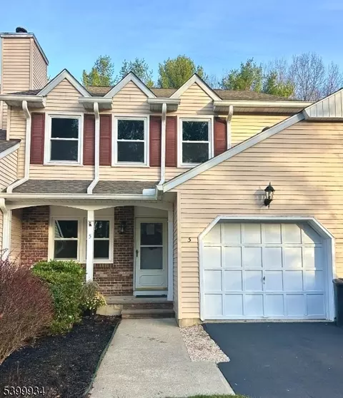 5 Carriage Ln, Sparta, NJ 07871